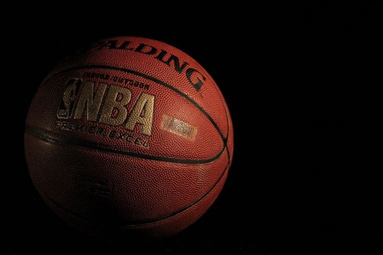 NBA: Финикс и Милуоки ще опитат да прекъснат голямото чакане за титла