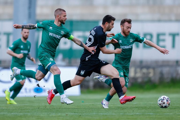 Ботев Враца и Етър определят кой ще играе в Първа лига наесен