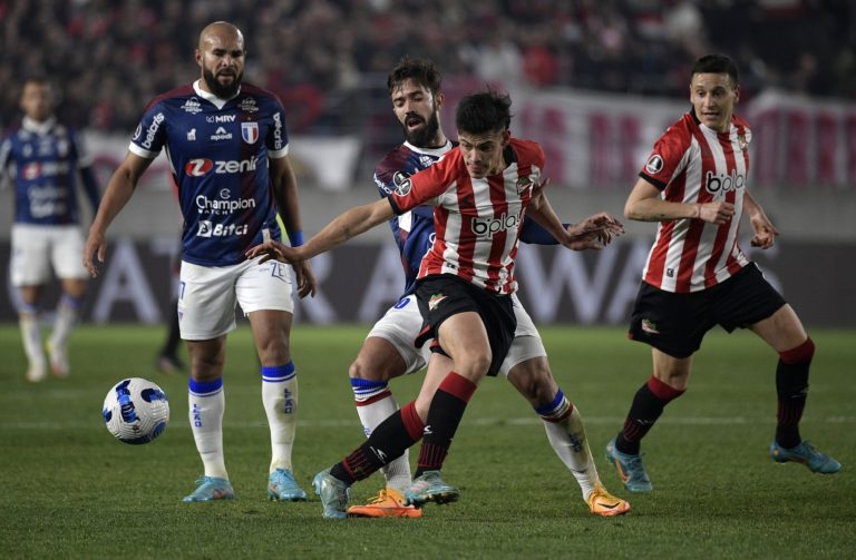 Копа Либертадорес: Естудиантес са голямата надежда на Аржентина