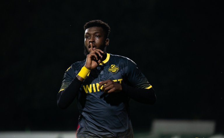 Черно море и ЦСКА 1948 продължават задочната битка за върха